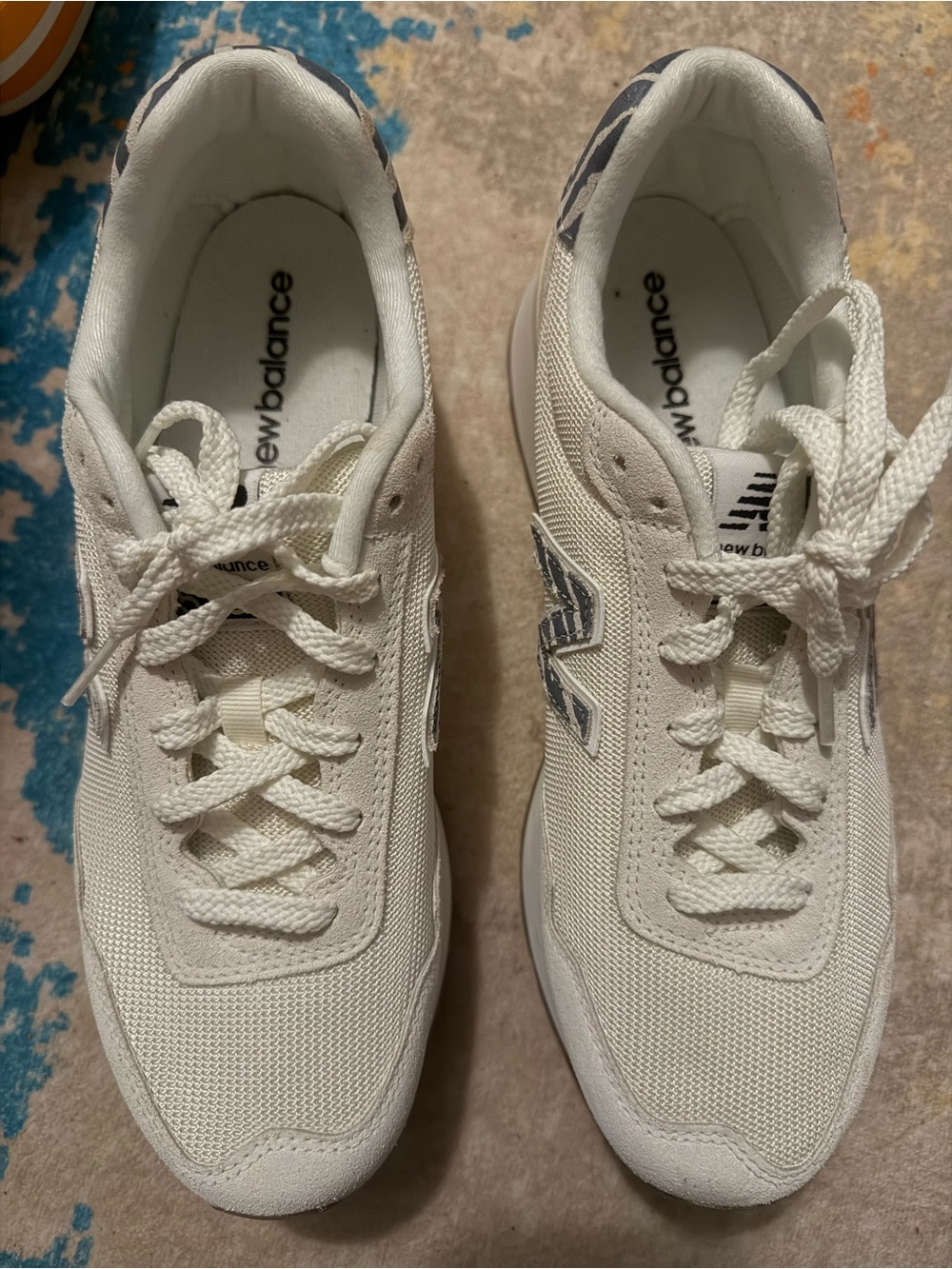 New Balance Women's White Mesh Lace-Up Sneakers with Silver Logo US9.5 EU41